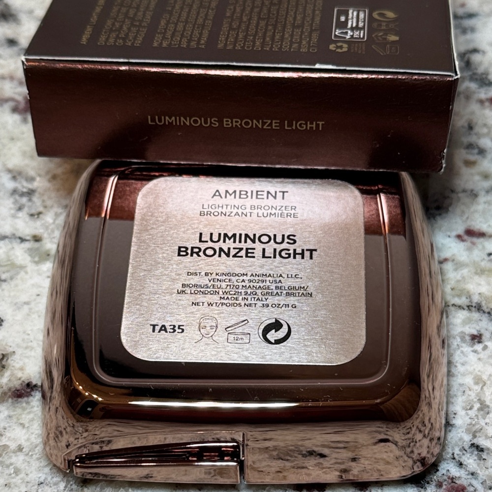 Hourglass Ambient Lighting Bronzer - Luminous Bronze Light - Picture 5 of 7